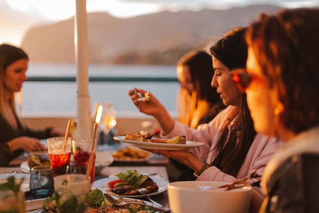 Grupo a jantar no Doca do Cavacas
